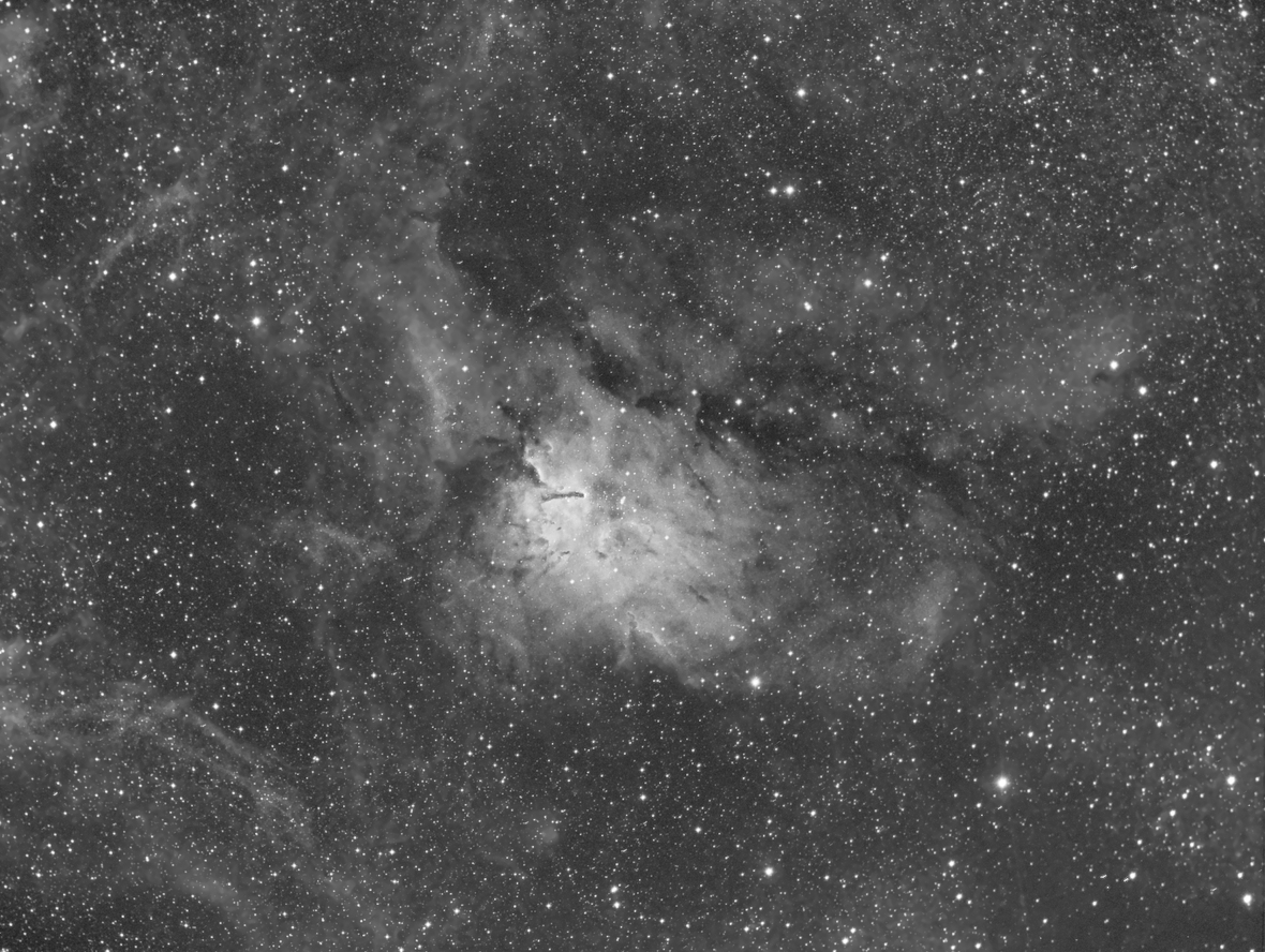 NGC 6820 und 6823 H-ALpha 200mm Version 200718kleinere stern andere schwarzpunkt etc